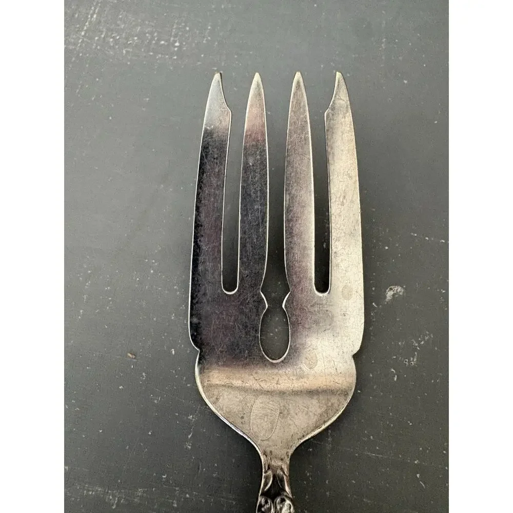 Antique Moss Rose Fish Serving Fork – King Edward Silverplate – S L & G H Rogers